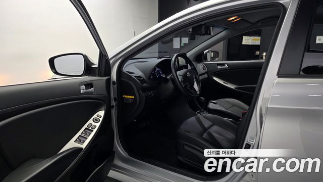 Hyundai Accent 2015 — photo 13