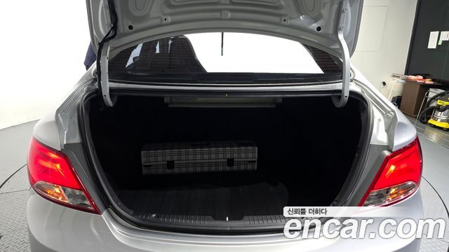 Hyundai Accent 2015 — photo 26