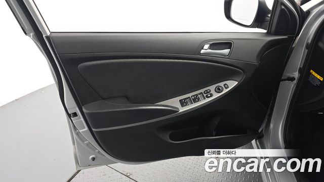 Hyundai Accent 2015 — photo 14