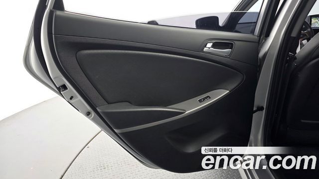 Hyundai Accent 2015 — photo 15