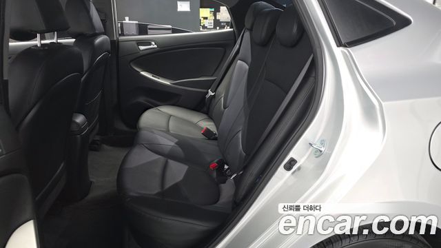 Hyundai Accent 2015 — photo 16