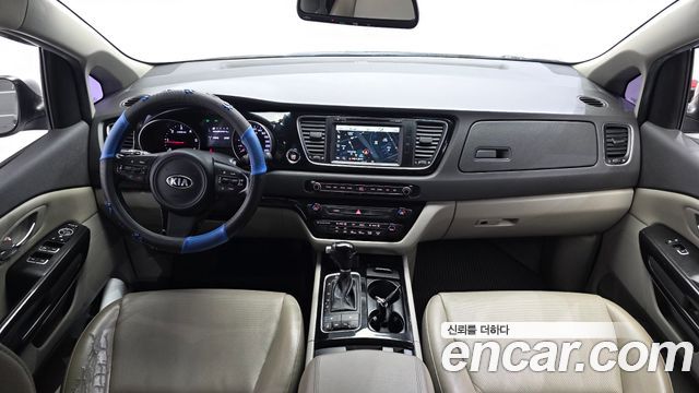 Kia Canival 2015 — photo 7