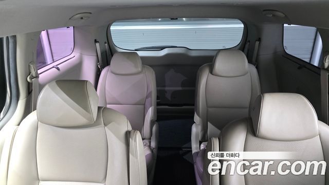 Kia Canival 2015 — photo 13