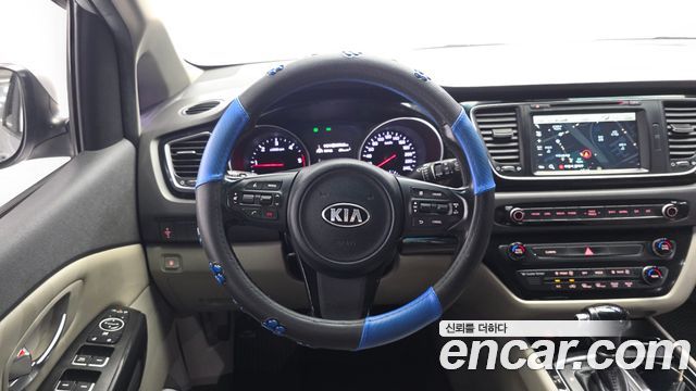 Kia Canival 2015 — photo 14