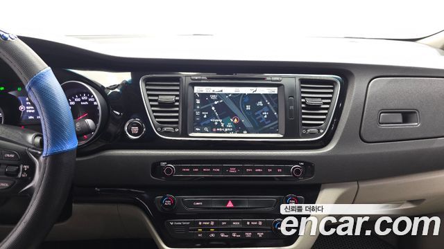 Kia Canival 2015 — photo 15