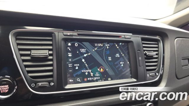 Kia Canival 2015 — photo 16