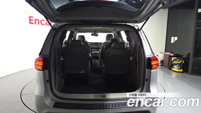 Kia Canival 2015 — photo 20