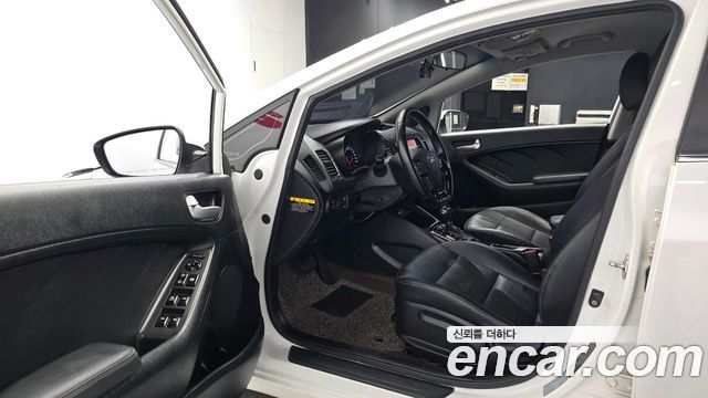 Kia K3 2017 — photo 13