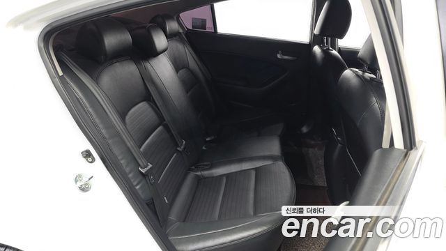 Kia K3 2017 — photo 18