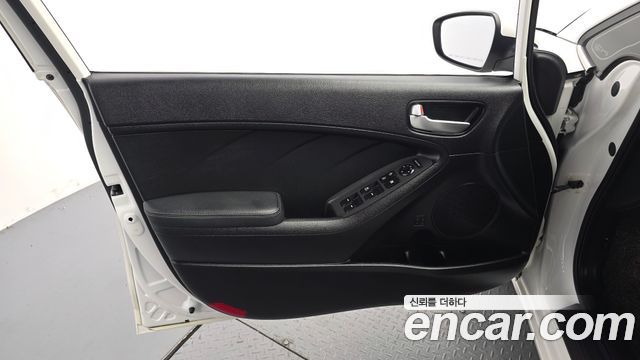 Kia K3 2017 — photo 14