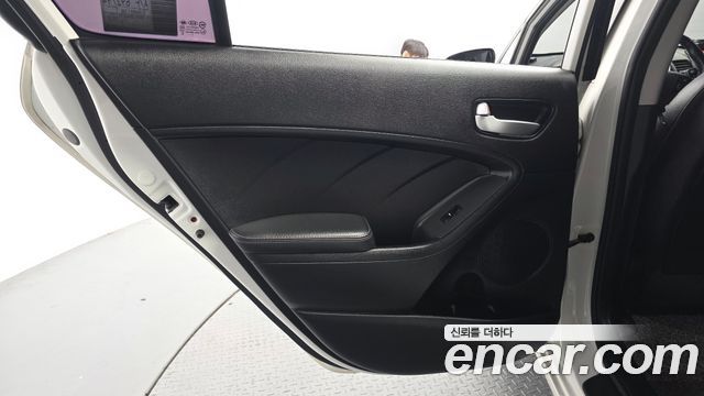 Kia K3 2017 — photo 15