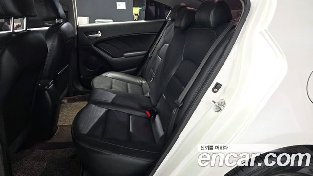 Kia K3 2017 — photo 16