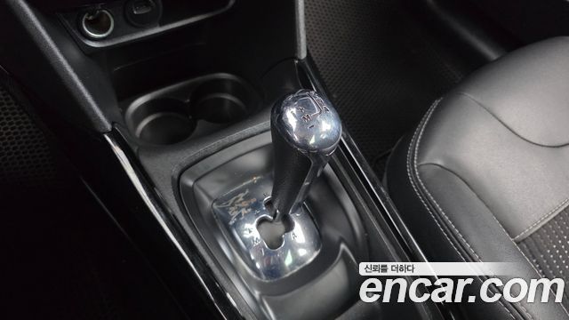Peugeot 2008 2016 — photo 9