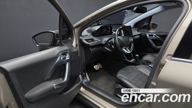 Peugeot 2008 2016 — photo 10