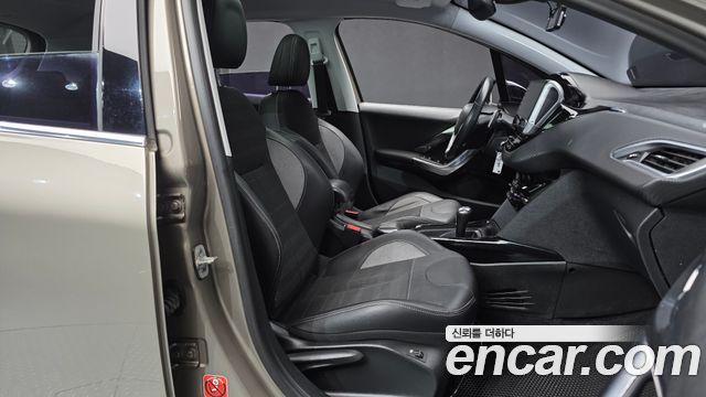 Peugeot 2008 2016 — photo 11