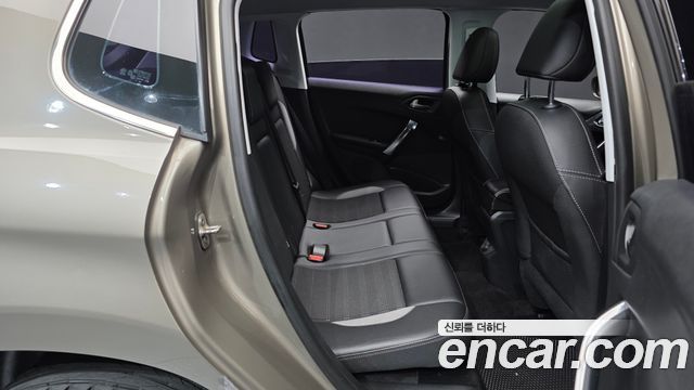 Peugeot 2008 2016 — photo 12