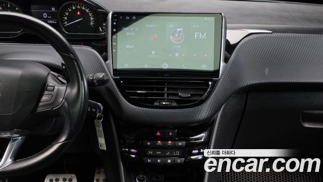 Peugeot 2008 2016 — photo 14