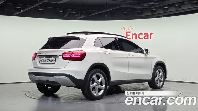 Mercedes-Benz GLA-Class 2018 — photo 2