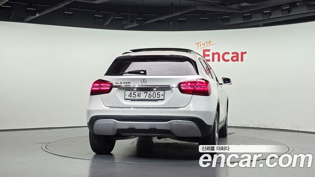 Mercedes-Benz GLA-Class 2018 — photo 4