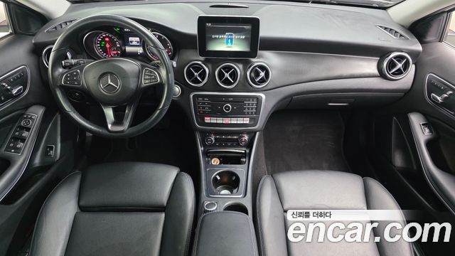 Mercedes-Benz GLA-Class 2018 — photo 10