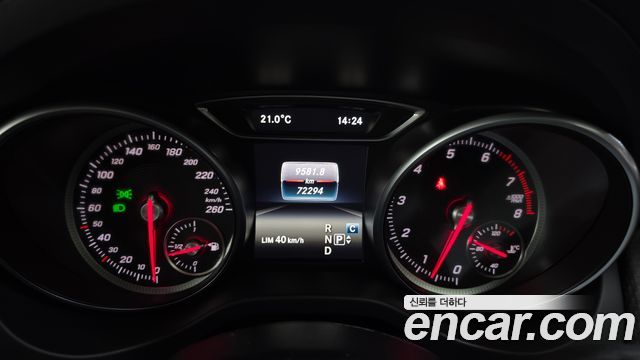 Mercedes-Benz GLA-Class 2018 — photo 11