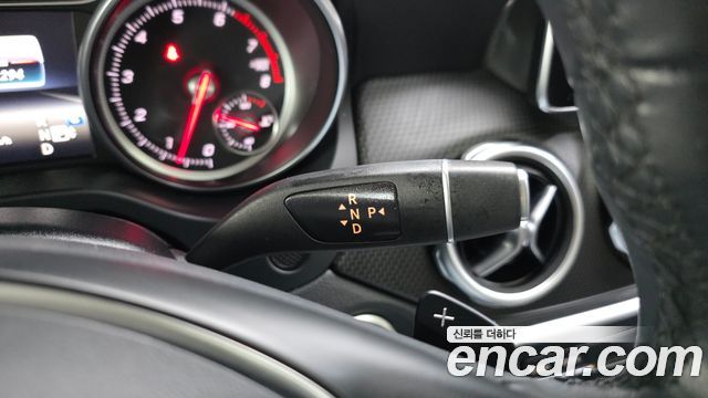 Mercedes-Benz GLA-Class 2018 — photo 12