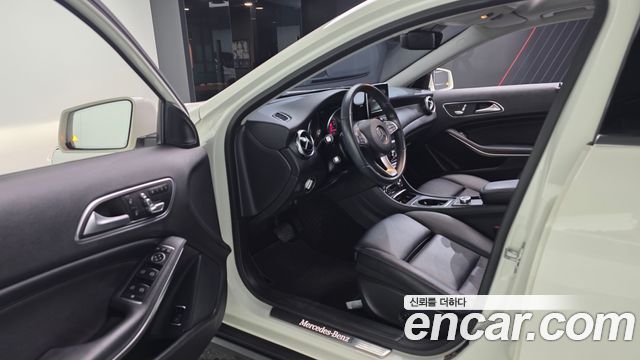 Mercedes-Benz GLA-Class 2018 — photo 13