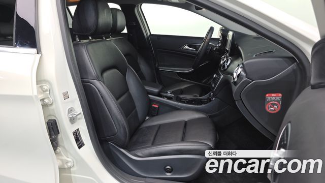 Mercedes-Benz GLA-Class 2018 — photo 17
