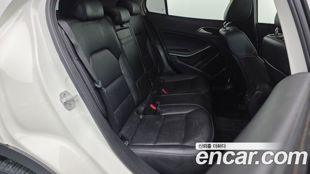 Mercedes-Benz GLA-Class 2018 — photo 18