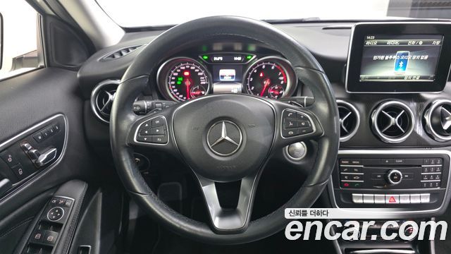 Mercedes-Benz GLA-Class 2018 — photo 19