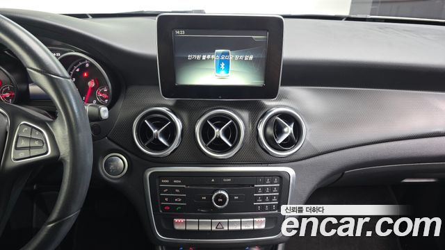 Mercedes-Benz GLA-Class 2018 — photo 21