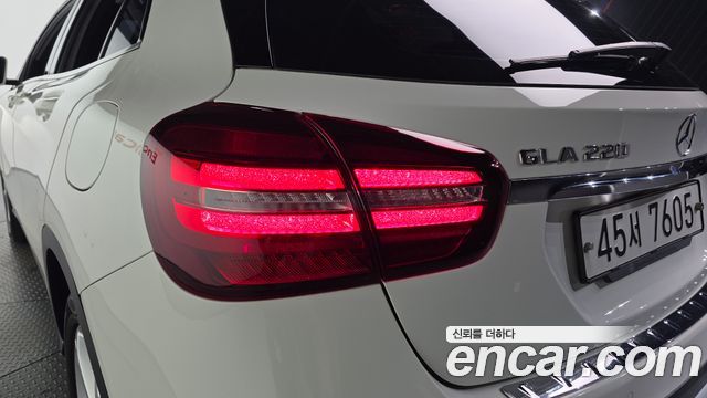 Mercedes-Benz GLA-Class 2018 — photo 9