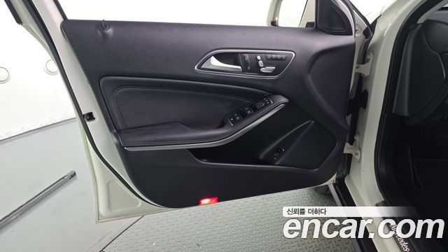 Mercedes-Benz GLA-Class 2018 — photo 14