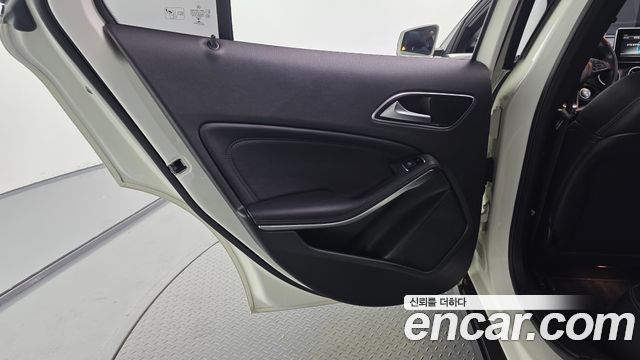 Mercedes-Benz GLA-Class 2018 — photo 15