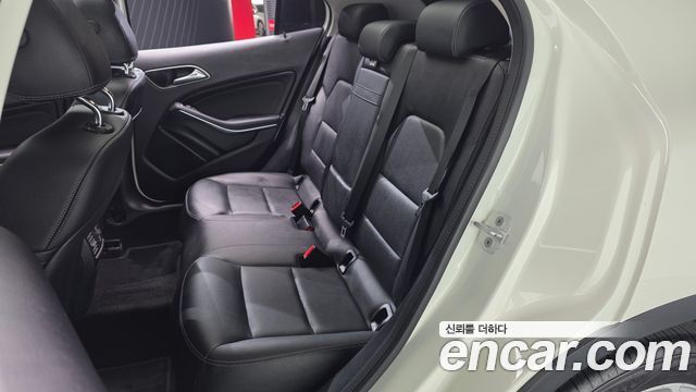 Mercedes-Benz GLA-Class 2018 — photo 16