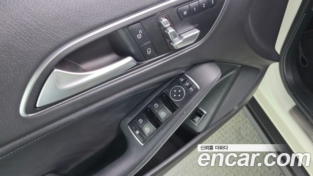 Mercedes-Benz GLA-Class 2018 — photo 32