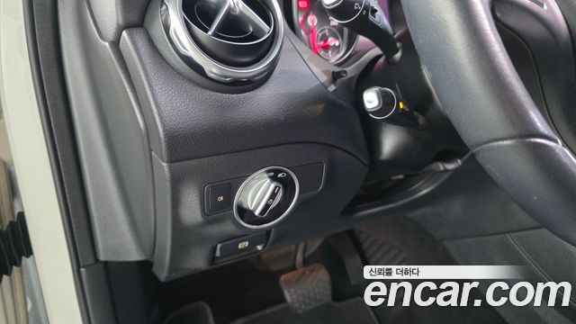 Mercedes-Benz GLA-Class 2018 — photo 34