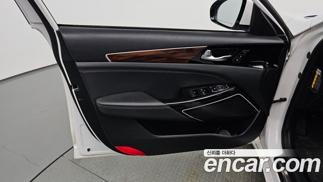 Kia K7 2016 — photo 14
