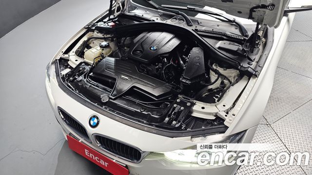 BMW 3-Series 2018 — photo 6