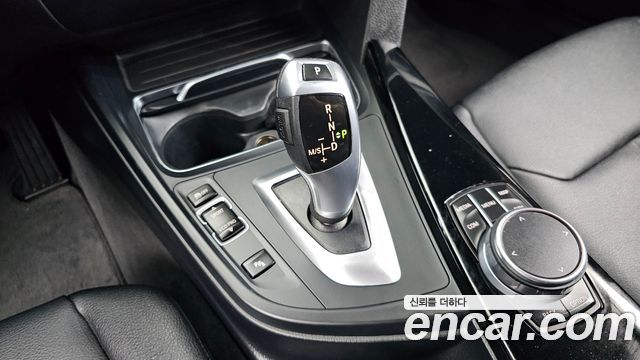 BMW 3-Series 2018 — photo 9