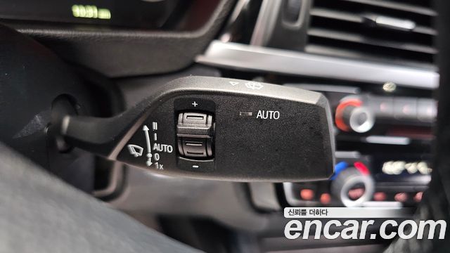 BMW 3-Series 2018 — photo 19