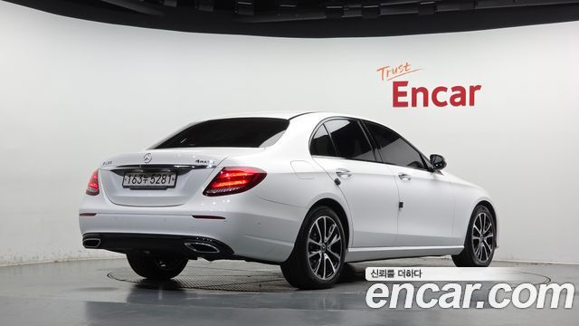 Mercedes-Benz E-Class 2020 — photo 2