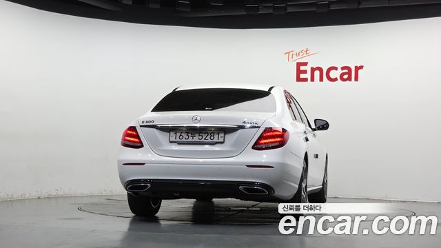 Mercedes-Benz E-Class 2020 — photo 4