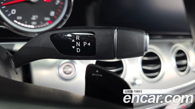 Mercedes-Benz E-Class 2020 — photo 12