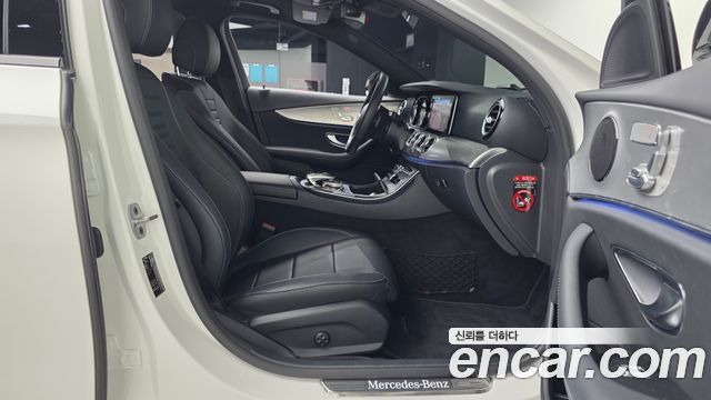 Mercedes-Benz E-Class 2020 — photo 17