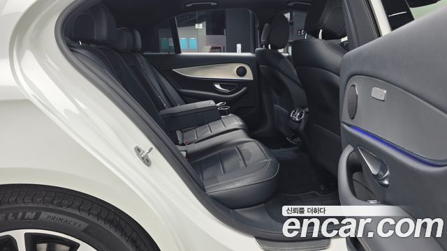 Mercedes-Benz E-Class 2020 — photo 18