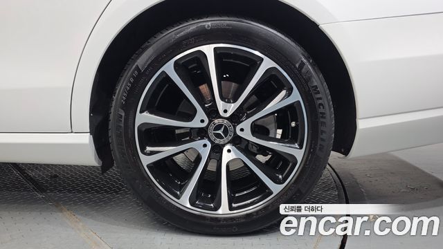 Mercedes-Benz E-Class 2020 — photo 7