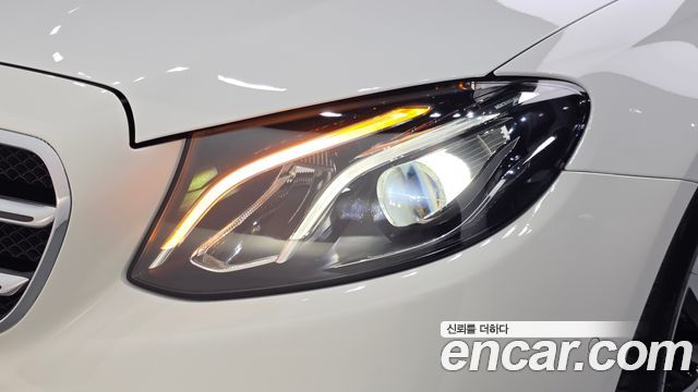 Mercedes-Benz E-Class 2020 — photo 8