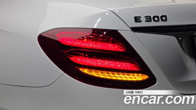 Mercedes-Benz E-Class 2020 — photo 9