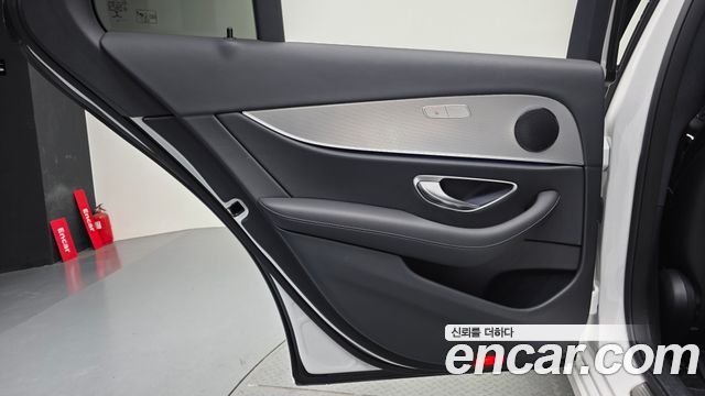 Mercedes-Benz E-Class 2020 — photo 15